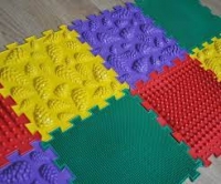 КОВРИК  МАССАЖНЫЙ Д/ПРОФИЛАКТИКИ И ЛЕЧ.ПЛОСКОСТОПИЯ ОРТО ШИШКИ МЯГКИЕ 8 ДЕТАЛЕЙ